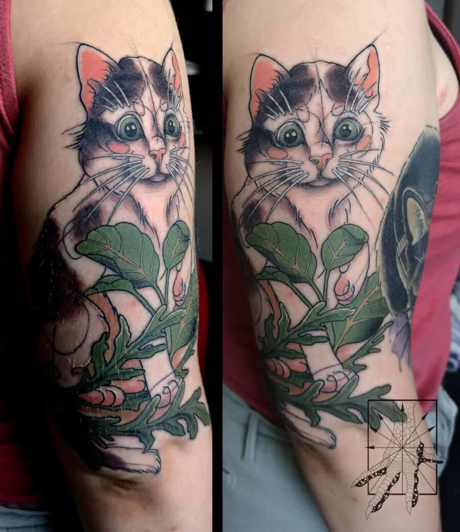 Kolorowy kot w stylu watercolour wytatuowany na ręce
